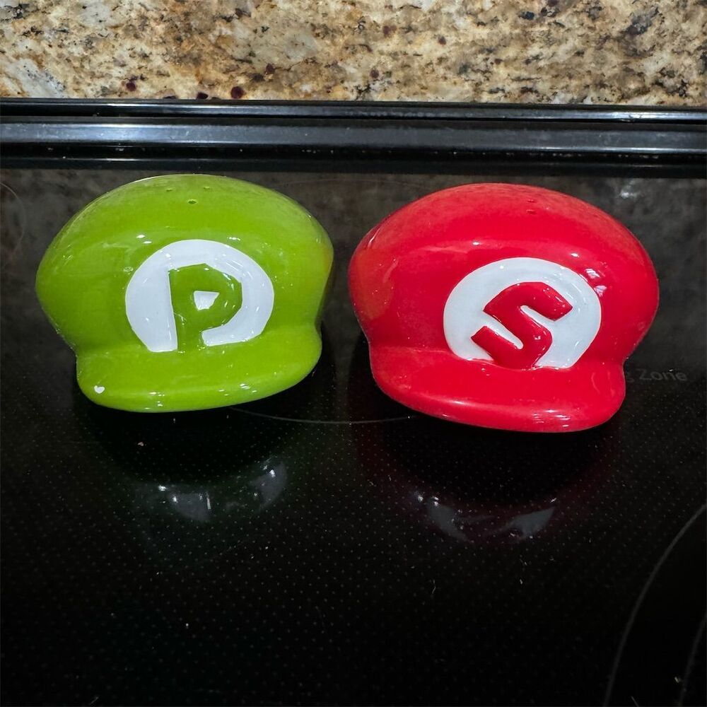 Super Mario Bros. Salt & Pepper Shakers Mario & Luigi Hats Set